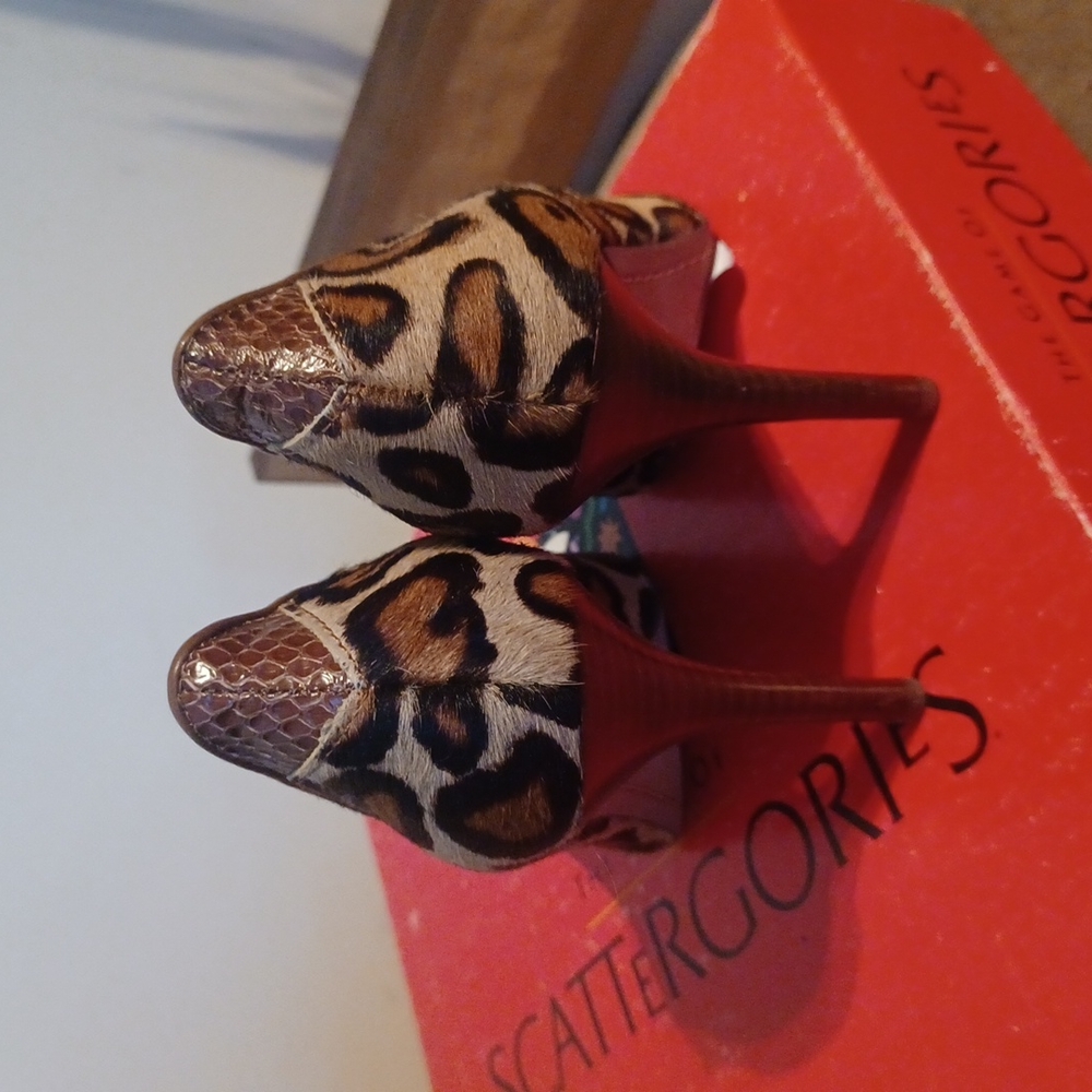 Leopard pumps